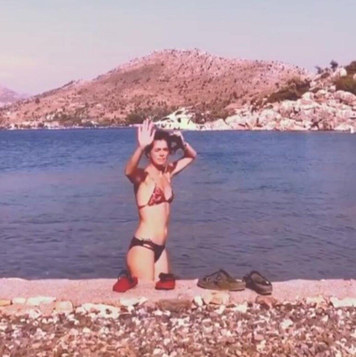 Özge Özpirinçci'den tatil pozu
