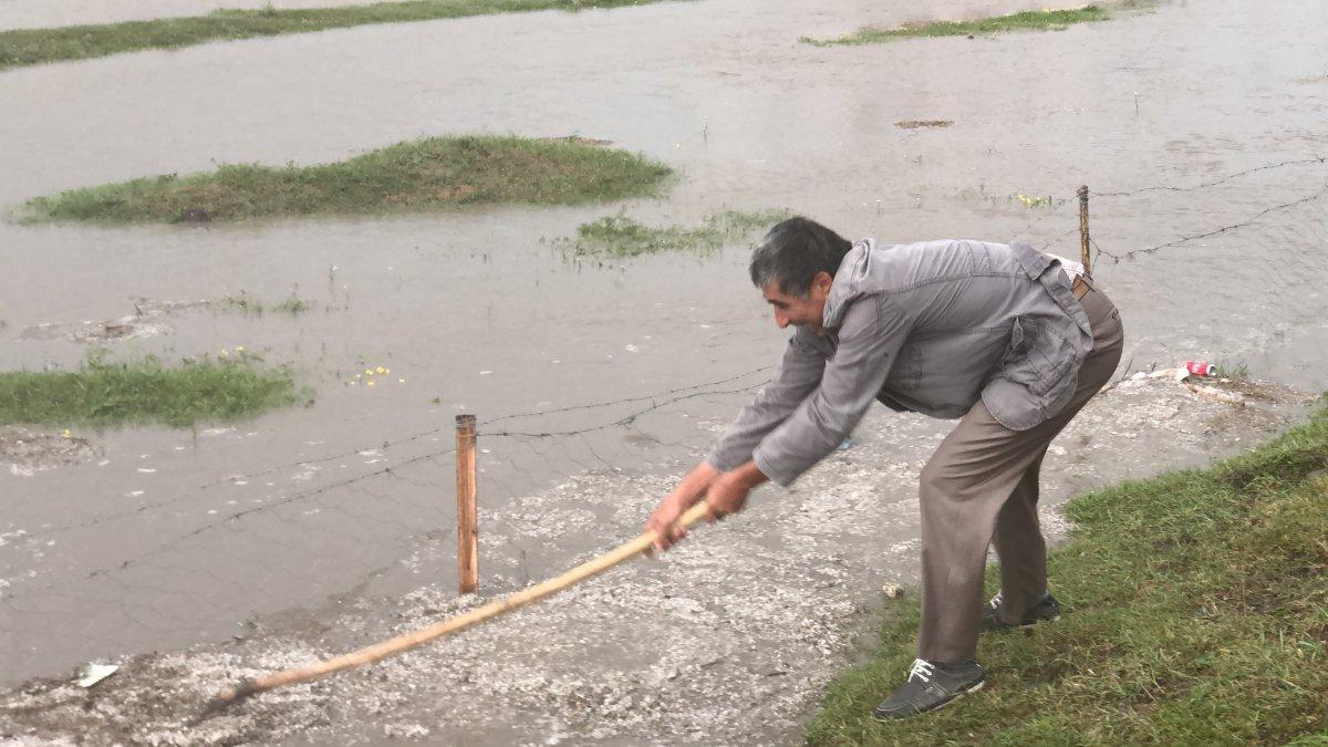 Kars’ta sağanak yağış ev ve arazileri su altında bıraktı