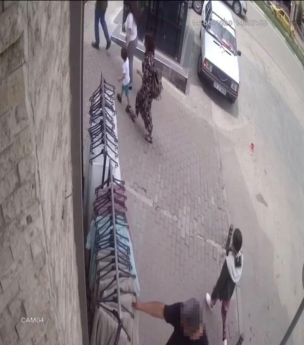 Bursa'da perde çalan hırsızlar kameraya yansıdı