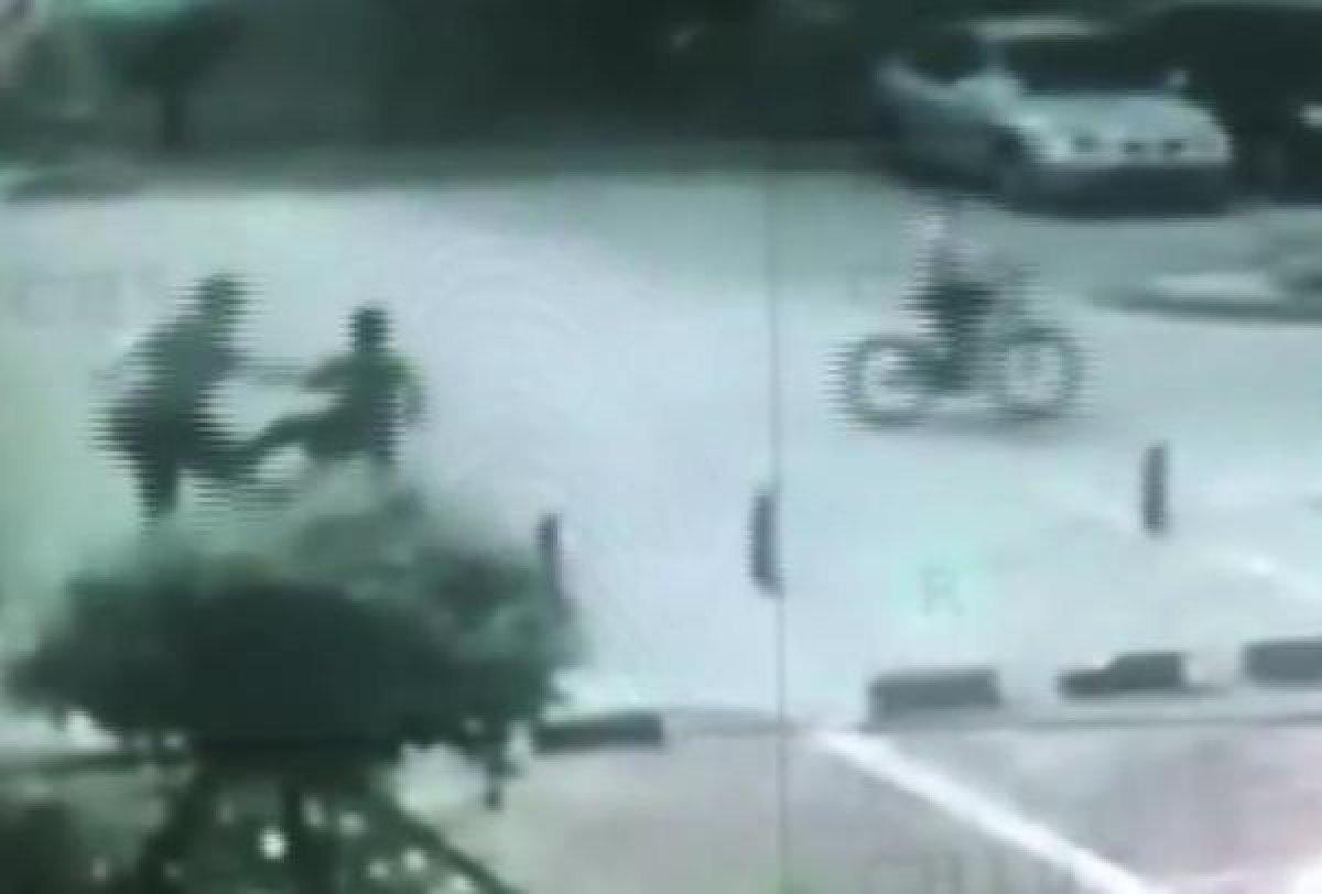 Konya'da araç sürücüsünün çocuğa saldırı anı kamerada