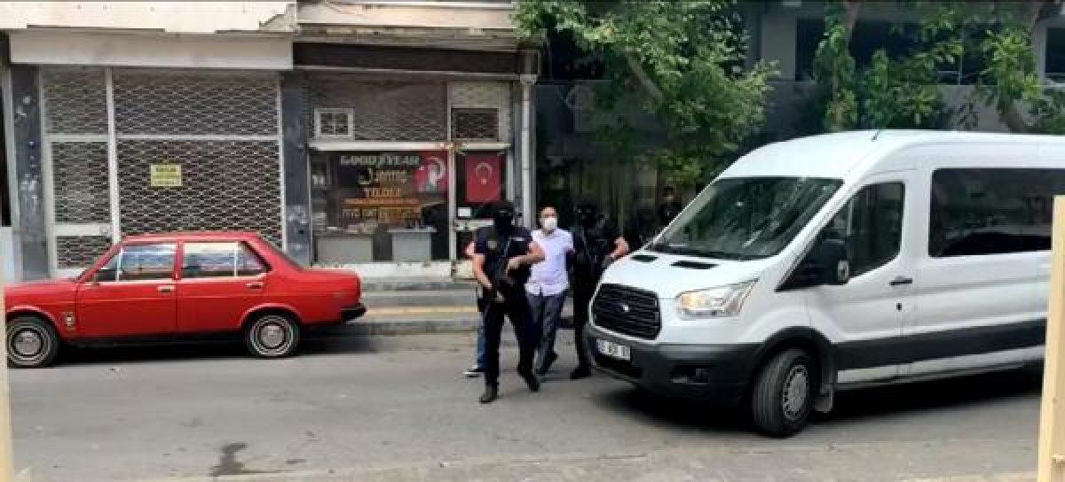 İzmir'de, kırmızı bültenle aranan terörist yakalandı