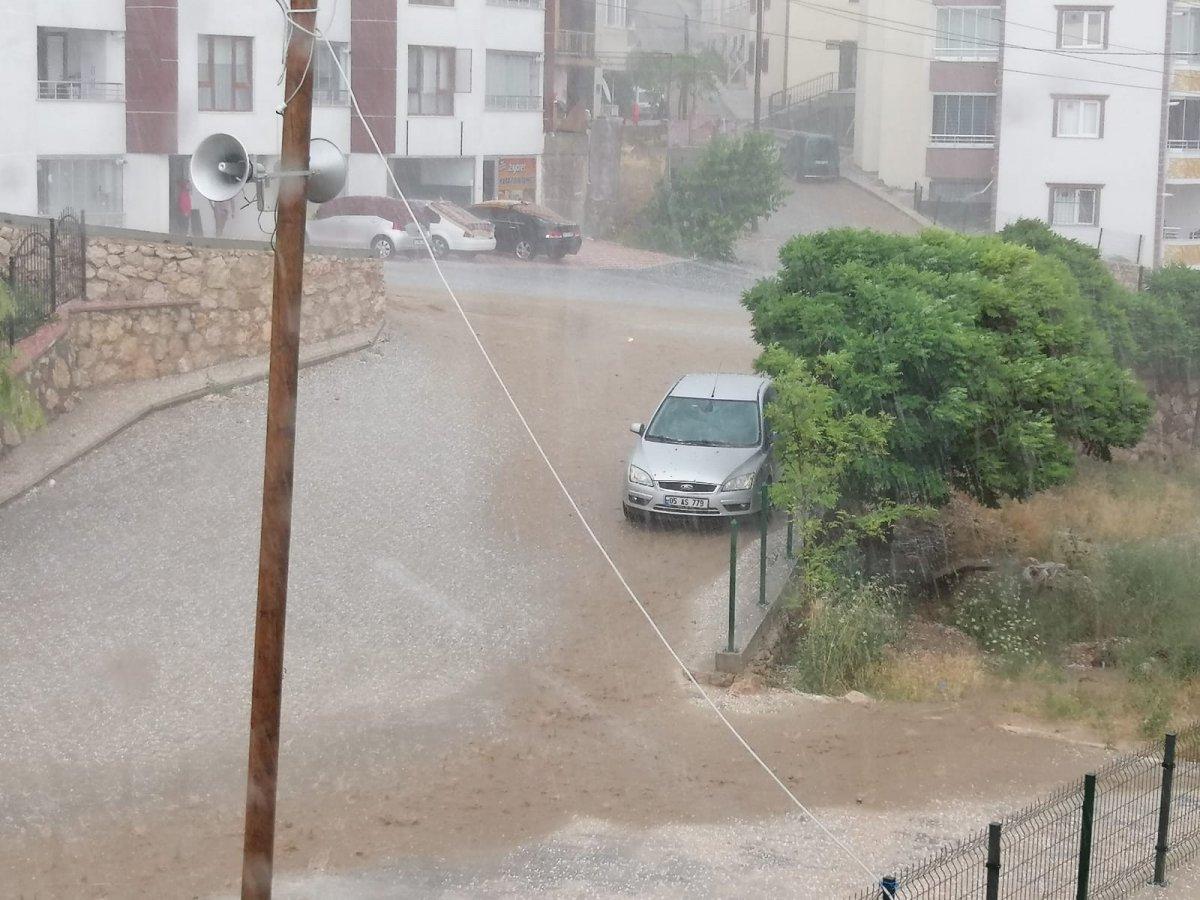 Sağanak yağış ve dolu Amasya’da etkili oldu