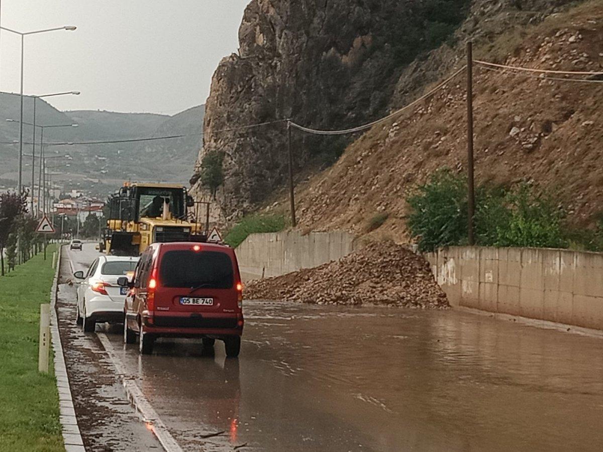 Sağanak yağış ve dolu Amasya’da etkili oldu