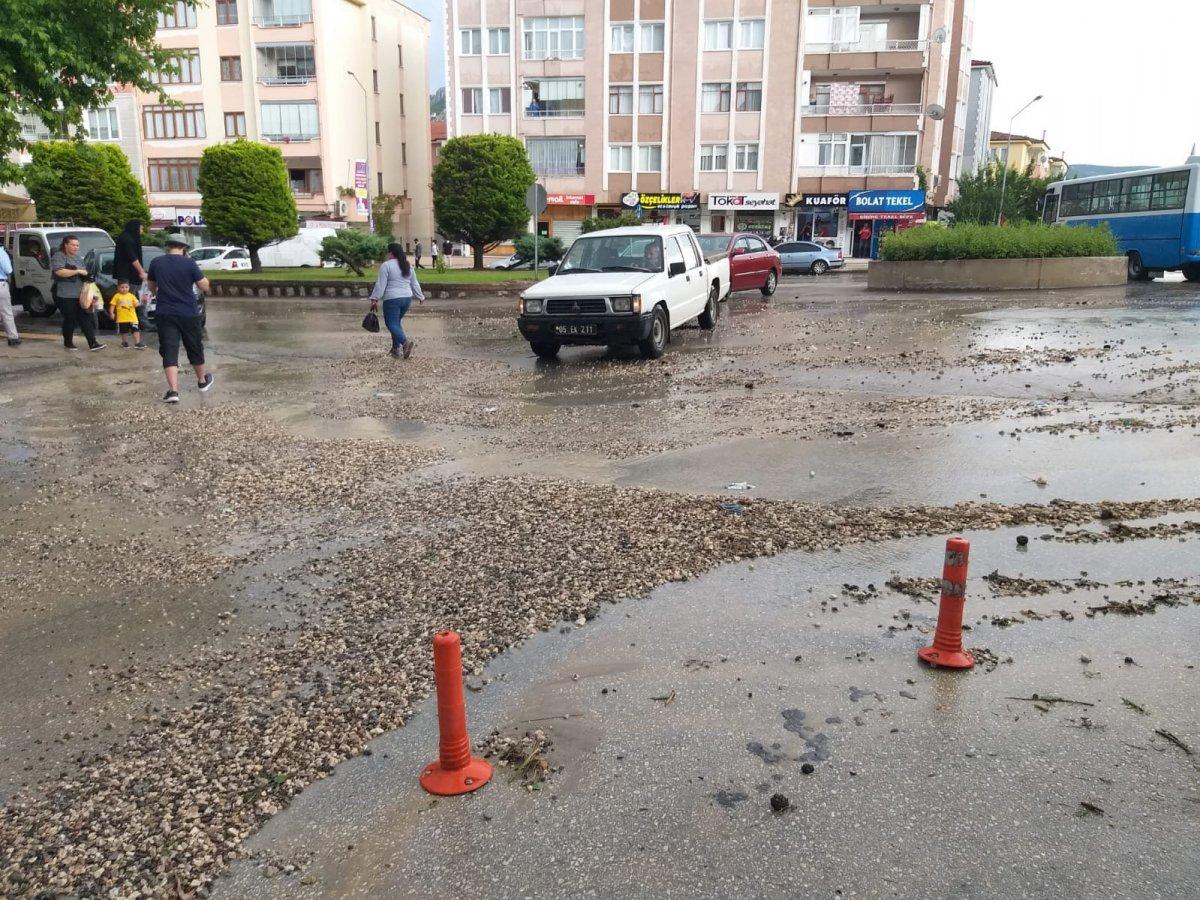 Sağanak yağış ve dolu Amasya’da etkili oldu