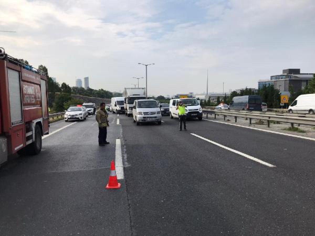 Hadımköy'de midibüs devrildi: 10 yaralı