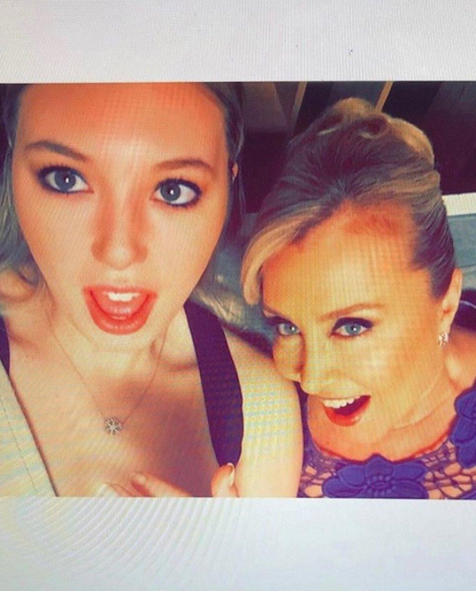 Yasmin Erbil, annesinin doğum gününü kutladı