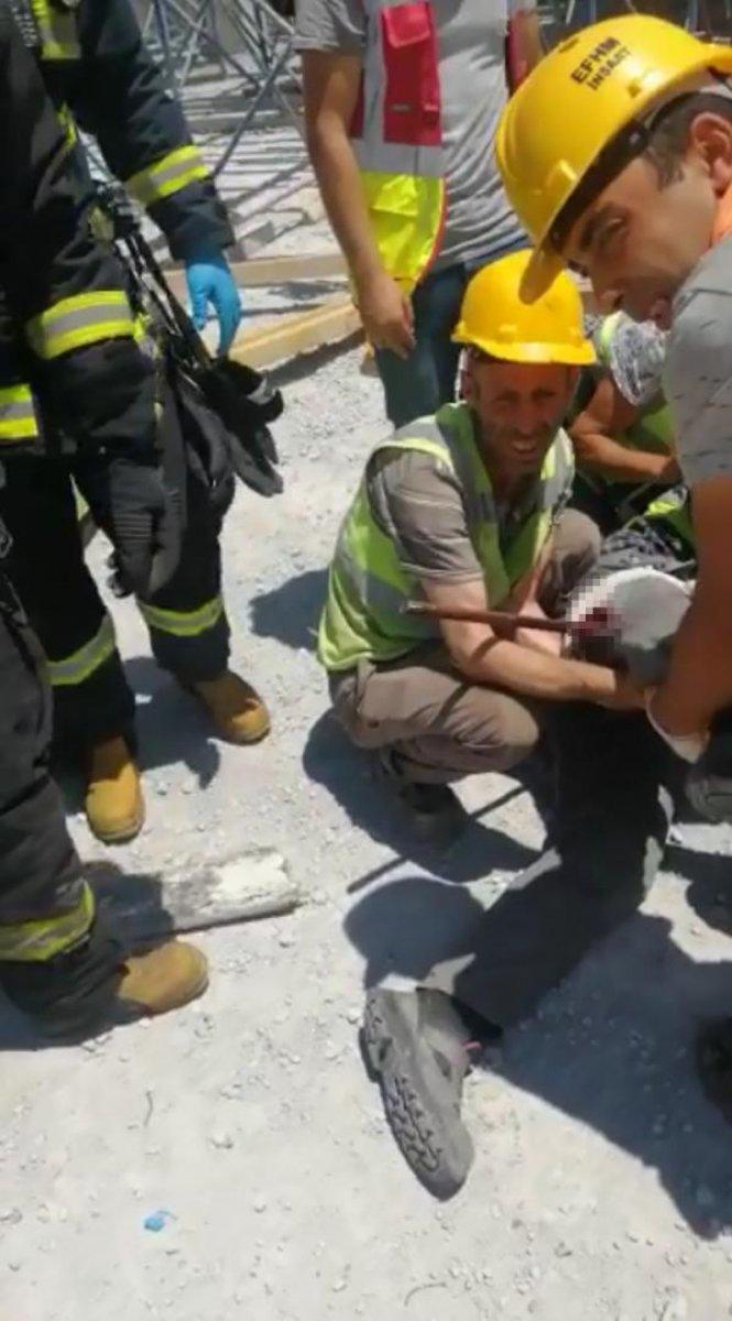 Antalya'da kalıp ustasına demir ok gibi saplandı