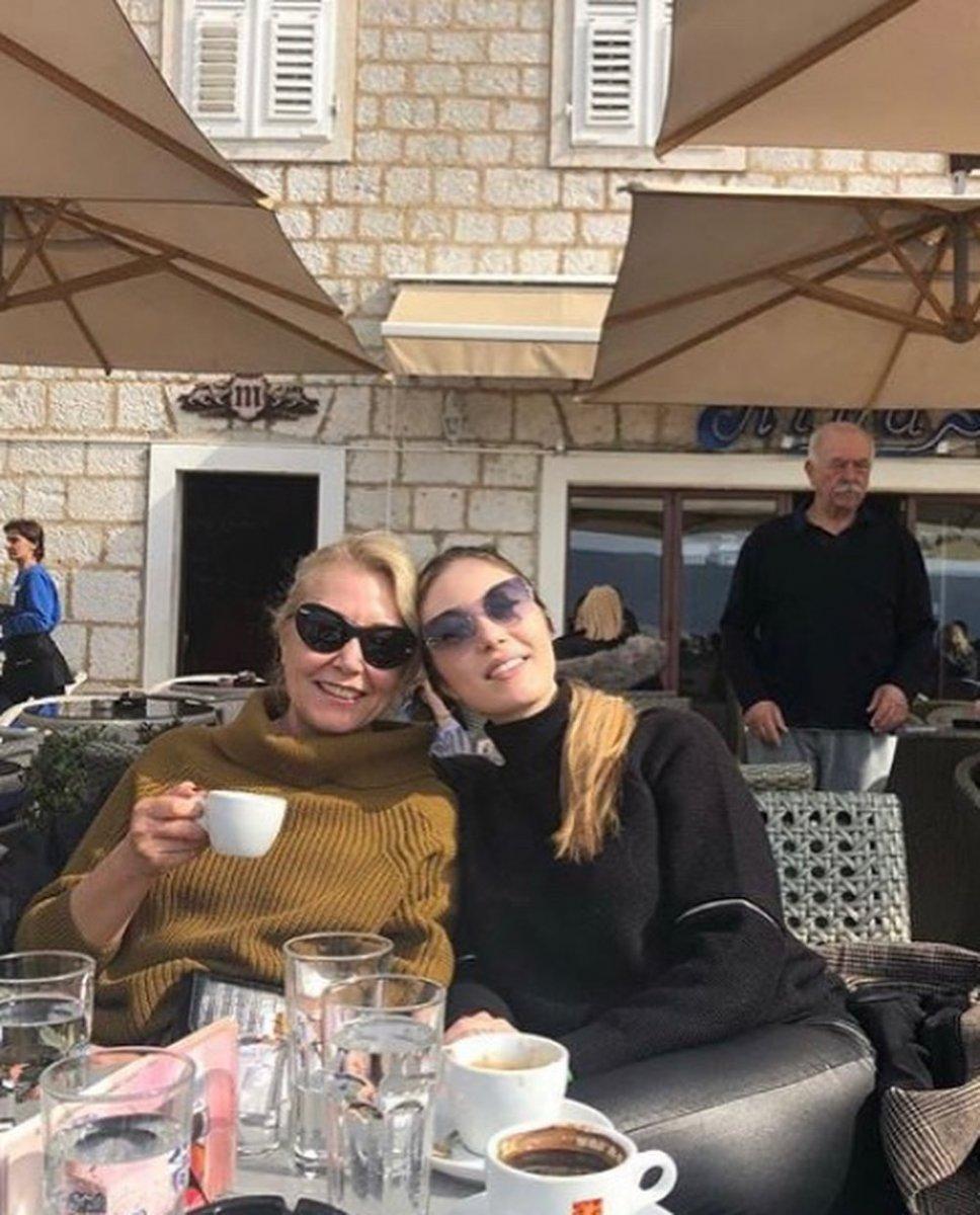 Yasmin Erbil, annesinin doğum gününü kutladı