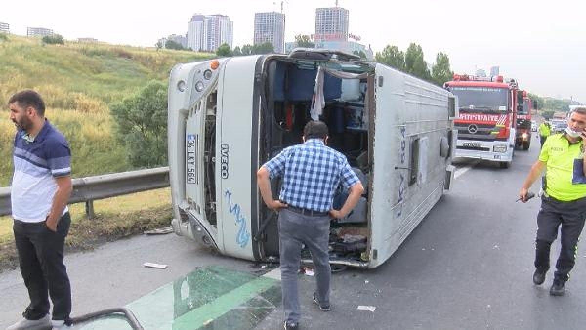 Hadımköy'de midibüs devrildi: 10 yaralı