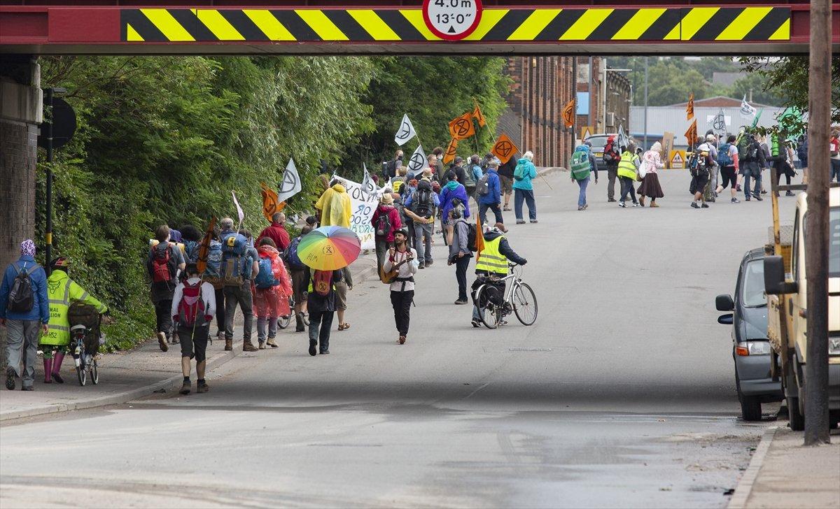 İngiltere'de HS2 demiryolu projesi protesto edildi