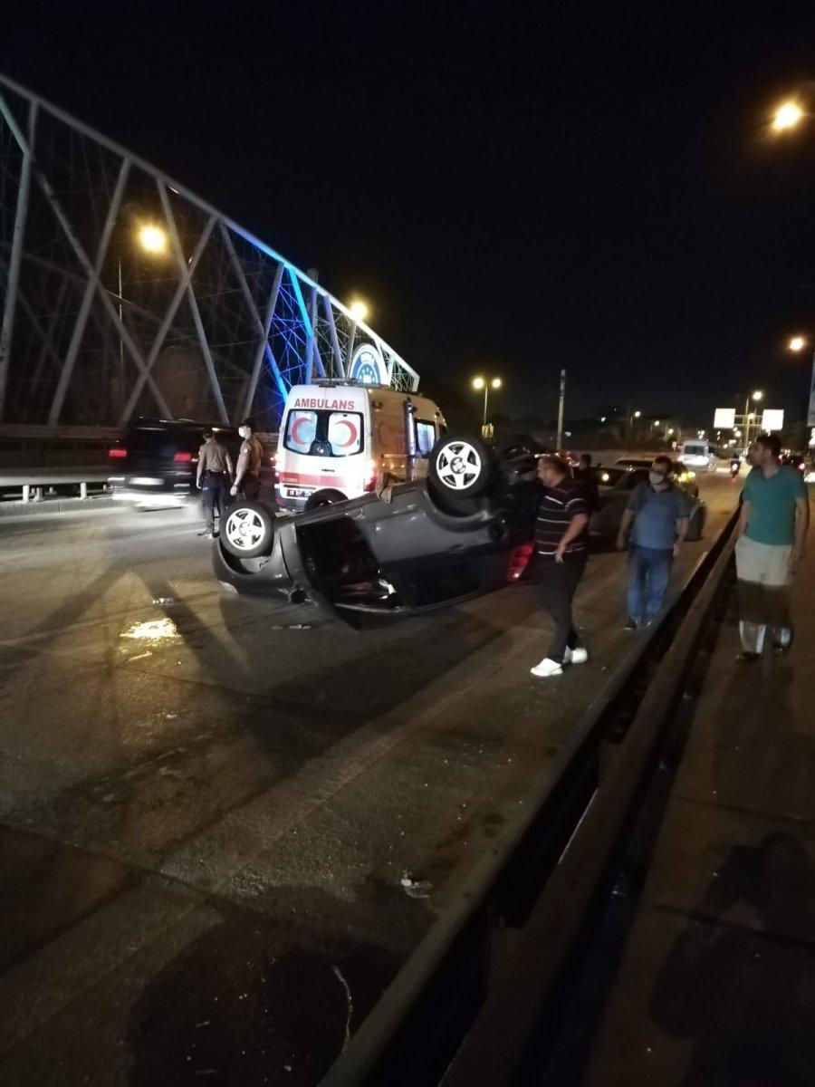 Bursa'da kontrolden çıkan araç takla attı: 2 yaralı