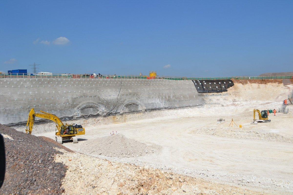 İngiltere'de HS2 demiryolu projesi protesto edildi