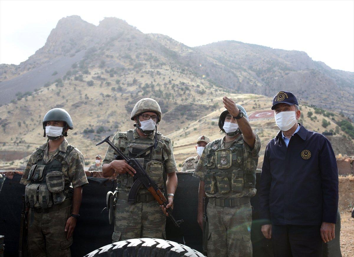 Hulusi Akar: 700'den fazla hedef vuruldu