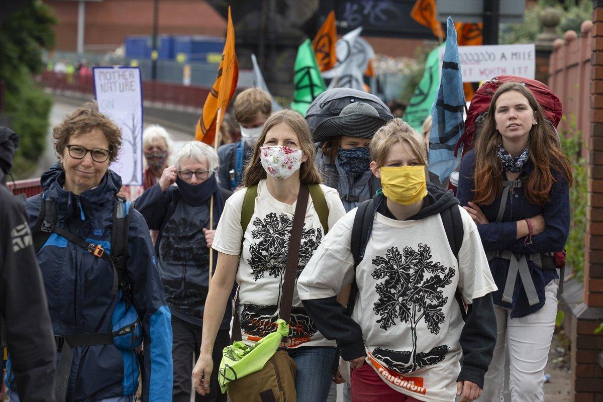 İngiltere'de HS2 demiryolu projesi protesto edildi