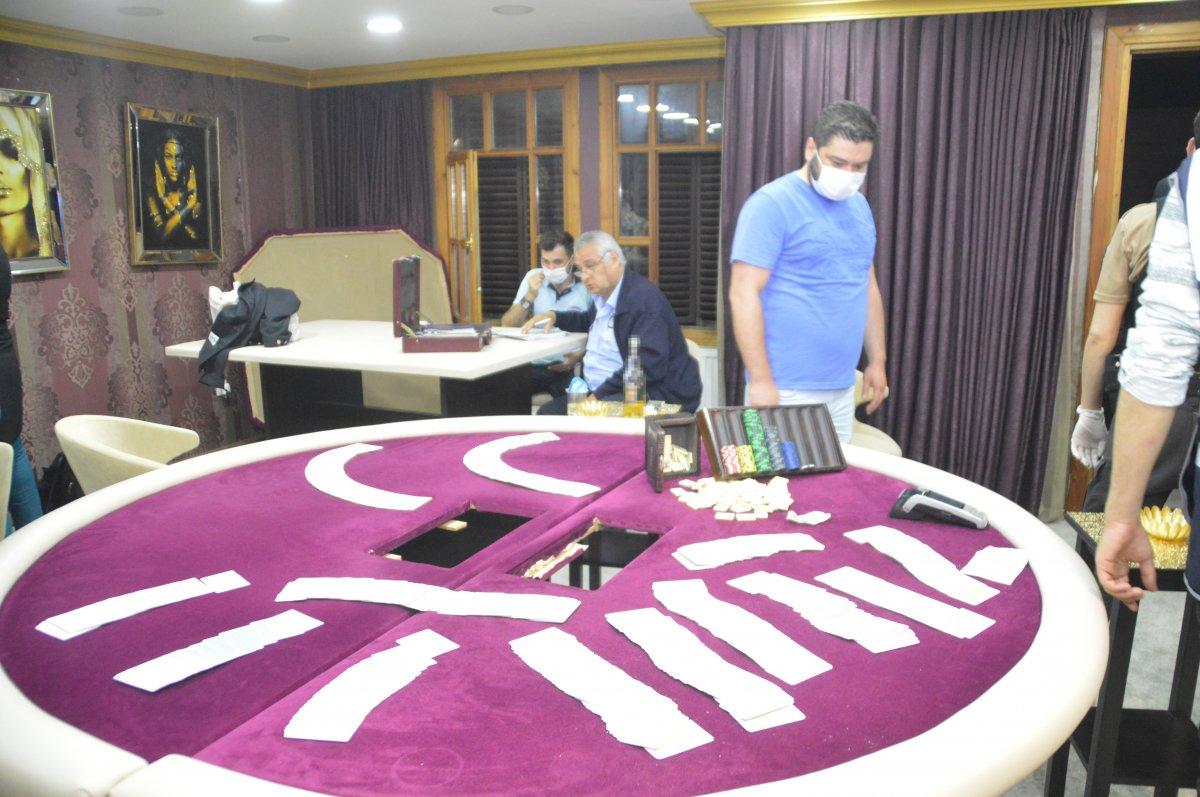 İstanbul'da kaçak kumarhaneyi polis bastı