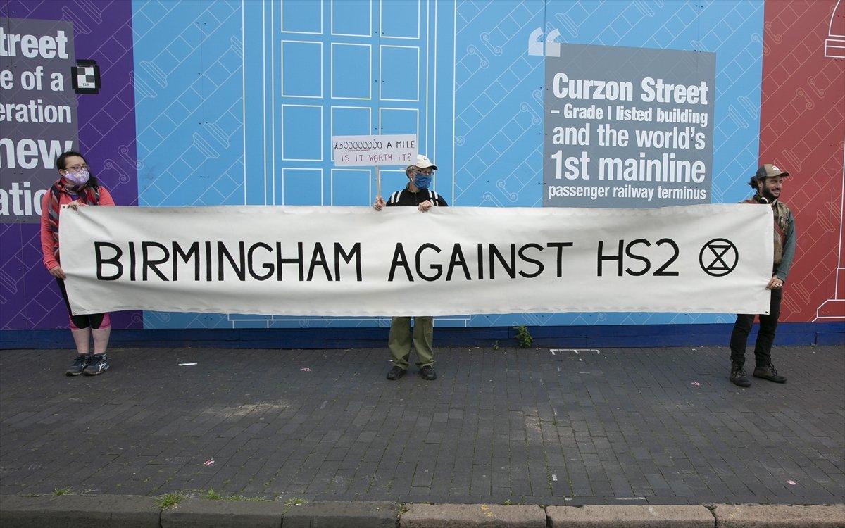 İngiltere'de HS2 demiryolu projesi protesto edildi
