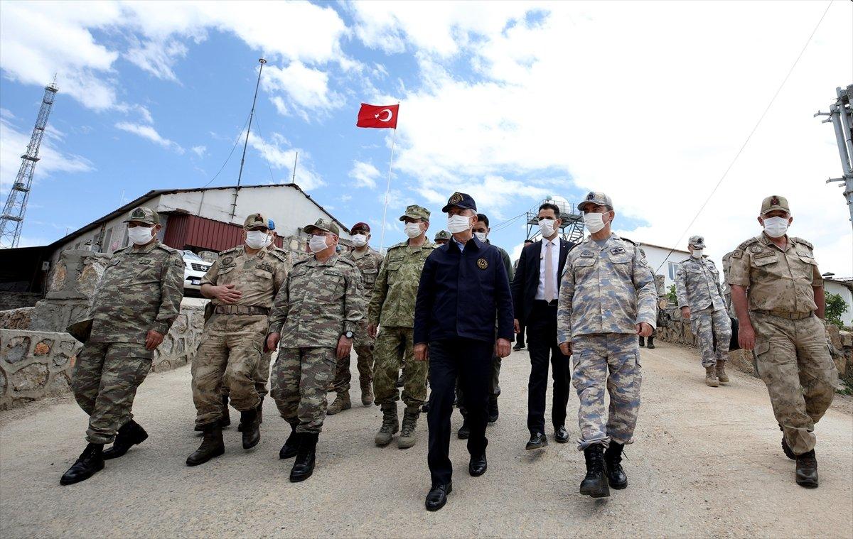 Bakan Akar ve TSK'nın komuta kademesi Namaz Dağı'nda