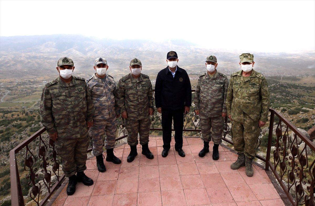 Bakan Akar ve TSK'nın komuta kademesi Namaz Dağı'nda