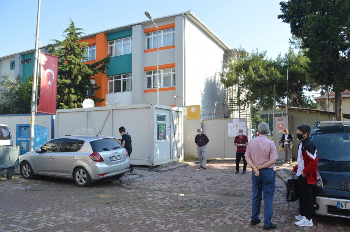 İstanbul'da sınav öncesi yollar boş, otobüsler dolu