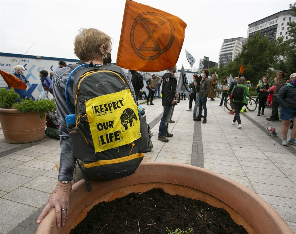 İngiltere'de HS2 demiryolu projesi protesto edildi