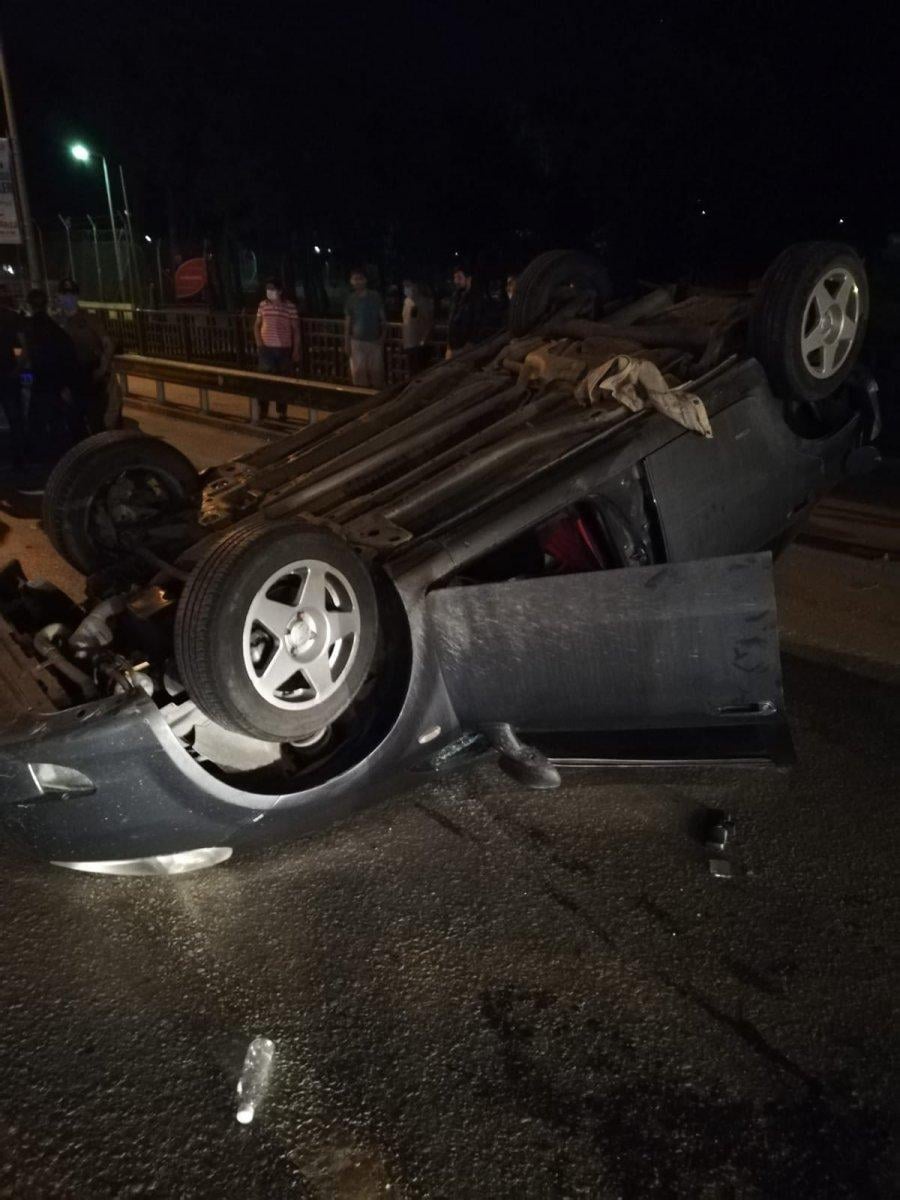 Bursa'da kontrolden çıkan araç takla attı: 2 yaralı