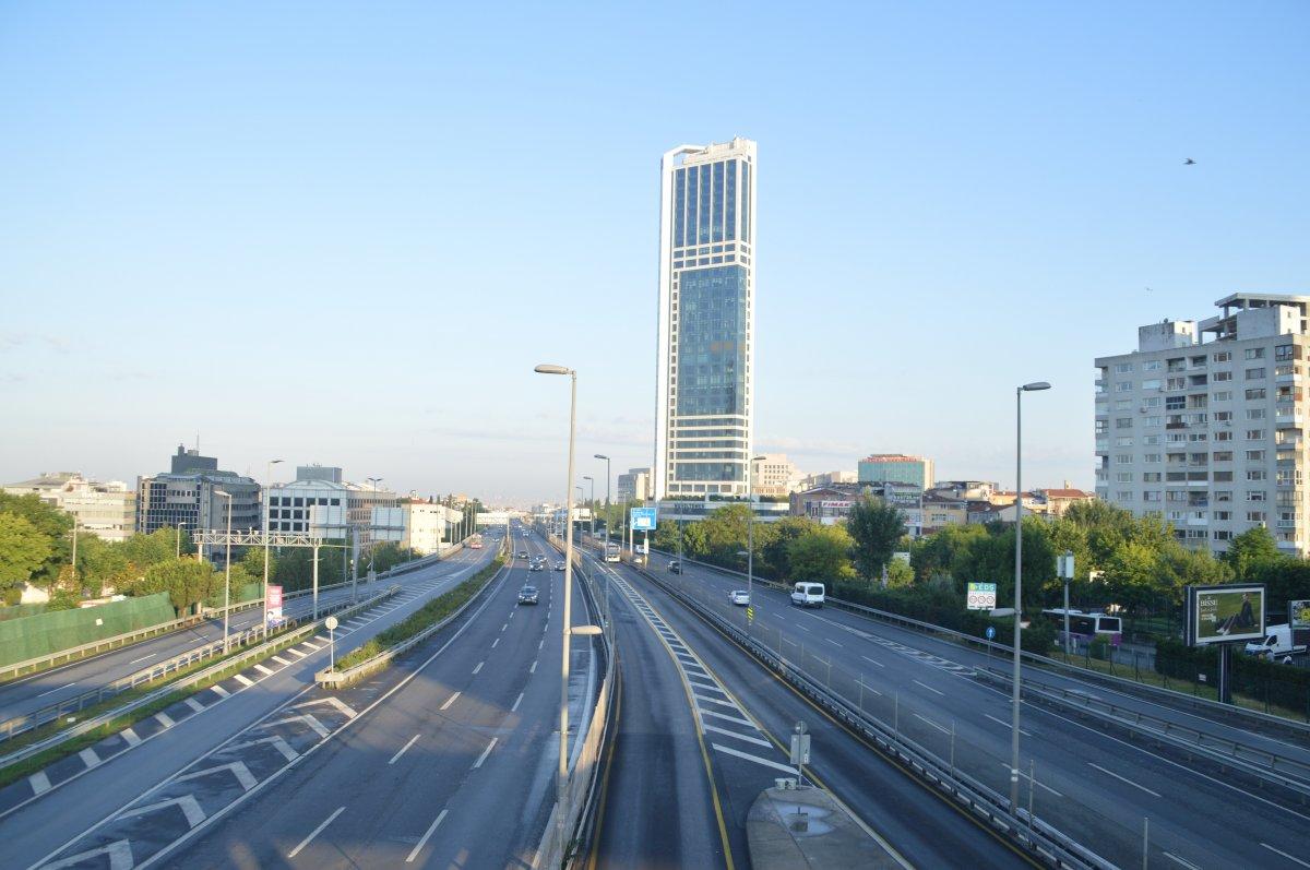 İstanbul'da sınav öncesi yollar boş, otobüsler dolu