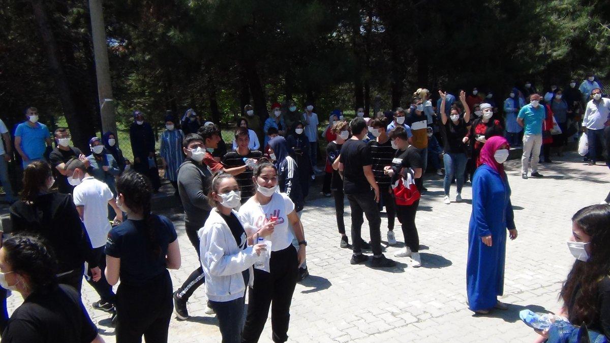 Bursa'da Türkçe'yi okuyamayınca sınavdan ayrıldı