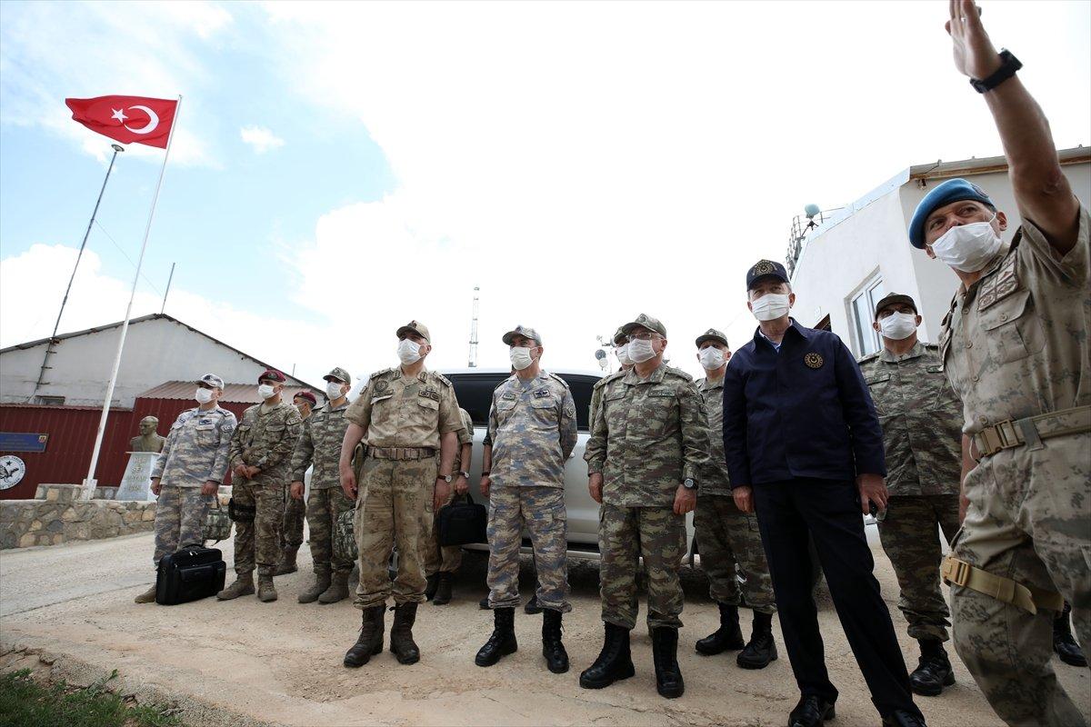 Bakan Akar ve TSK'nın komuta kademesi Namaz Dağı'nda