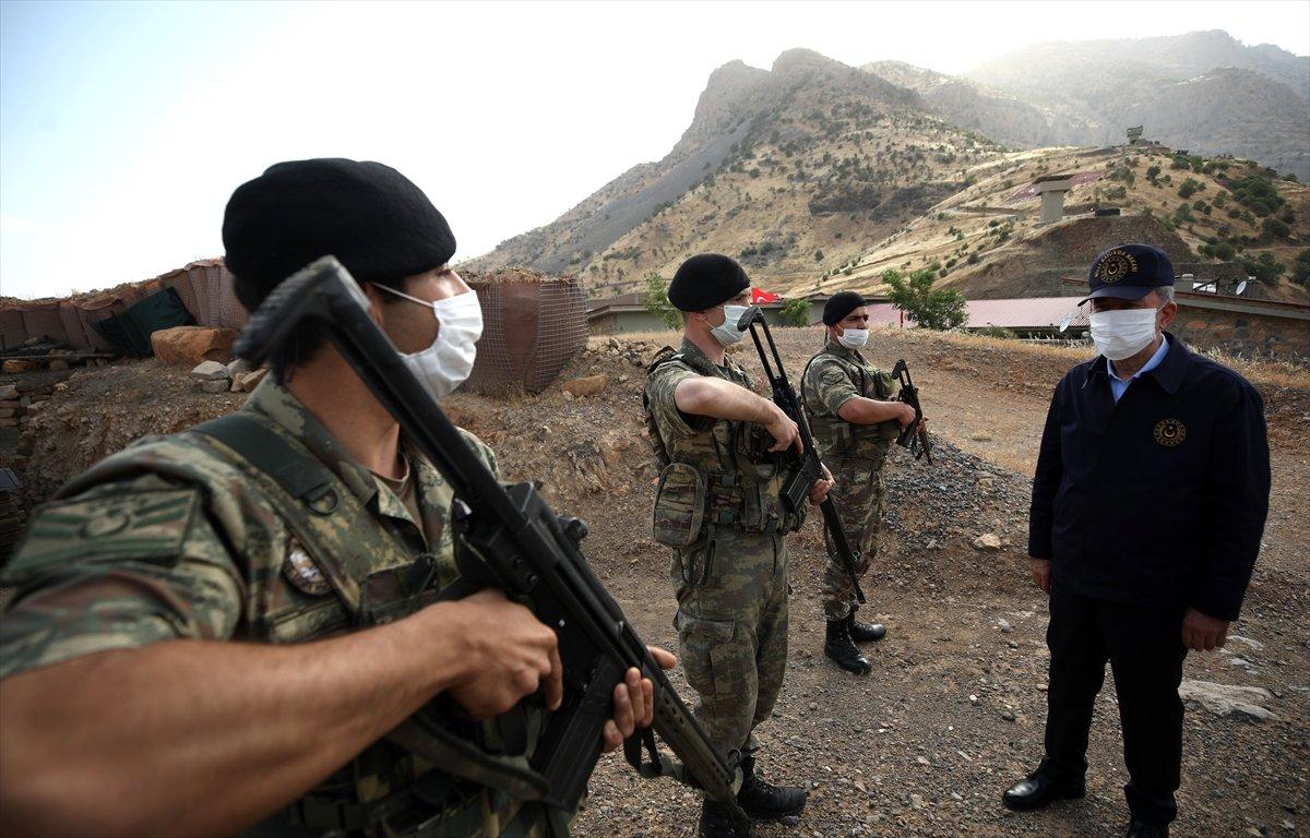 Hulusi Akar: 700'den fazla hedef vuruldu