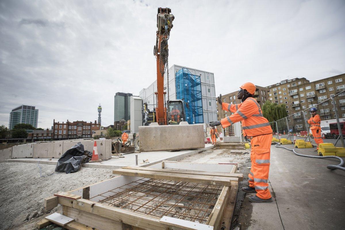 İngiltere'de HS2 demiryolu projesi protesto edildi