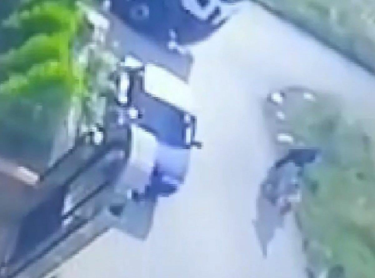 Bursa'da, çöp kamyonu anne ve kızını ezdi