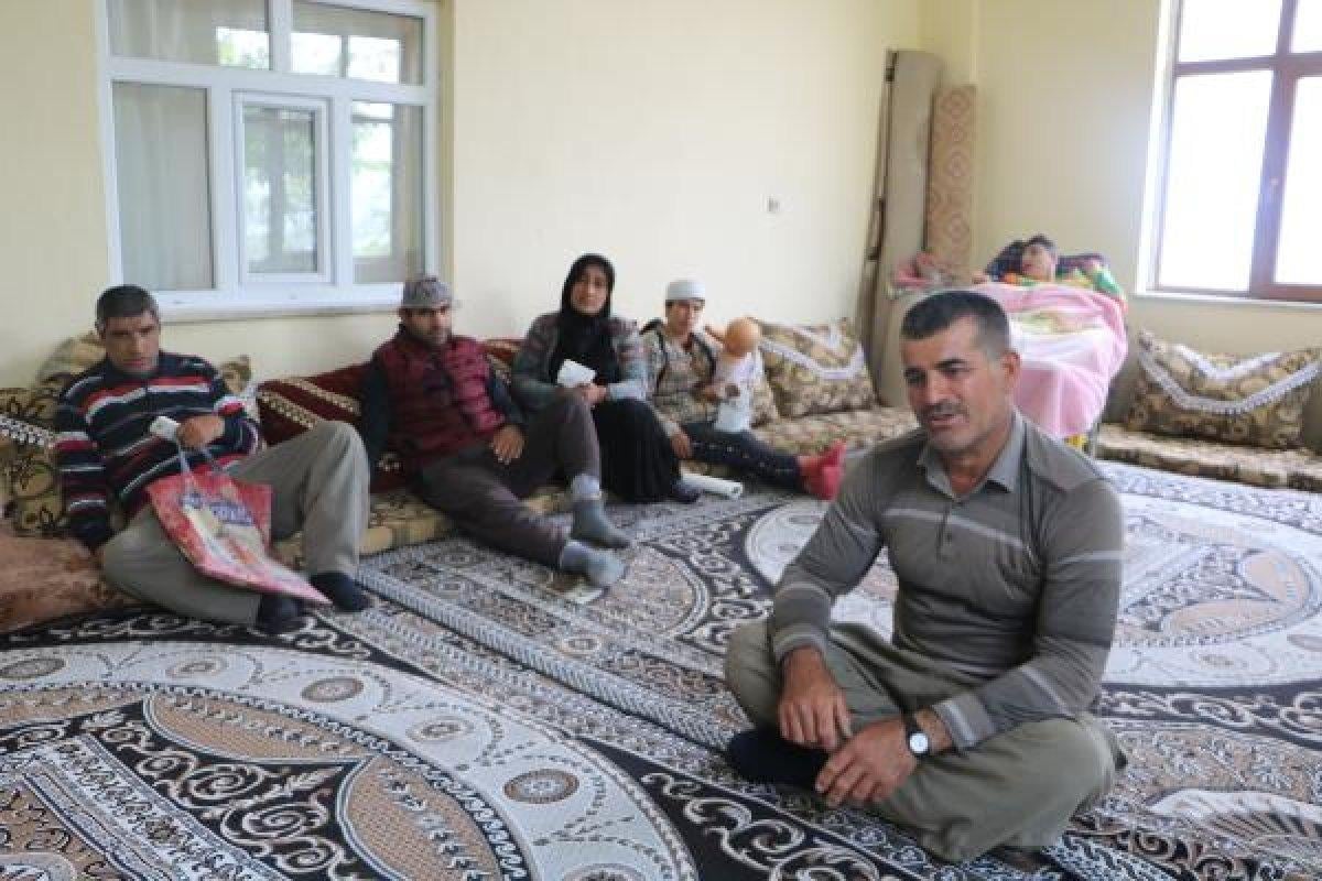 Hakkari'de engelli 4 çocuğuna gözü gibi bakıyor