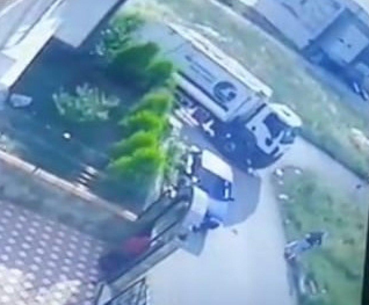 Bursa'da, çöp kamyonu anne ve kızını ezdi