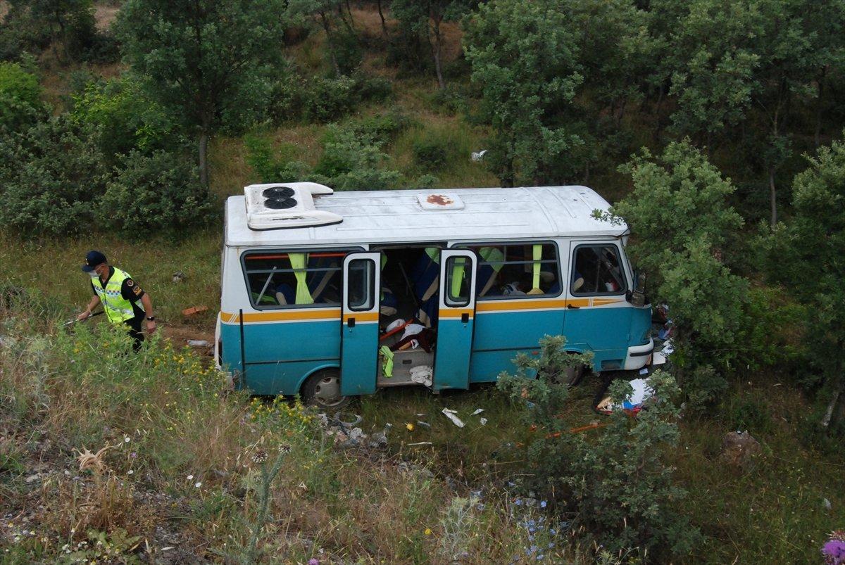 Çanakkale’de işçi taşıyan minibüs savruldu: 13 yaralı