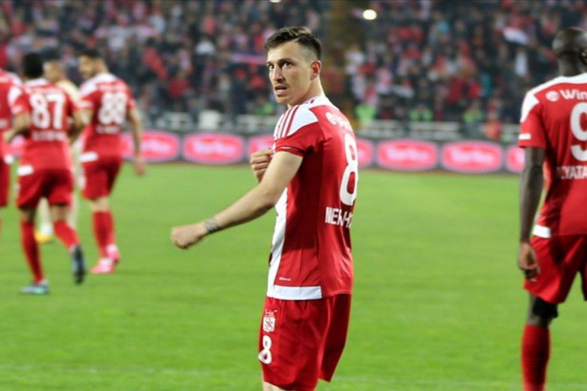 Mert Hakan, Fenerbahçe ile anlaşmaya vardı