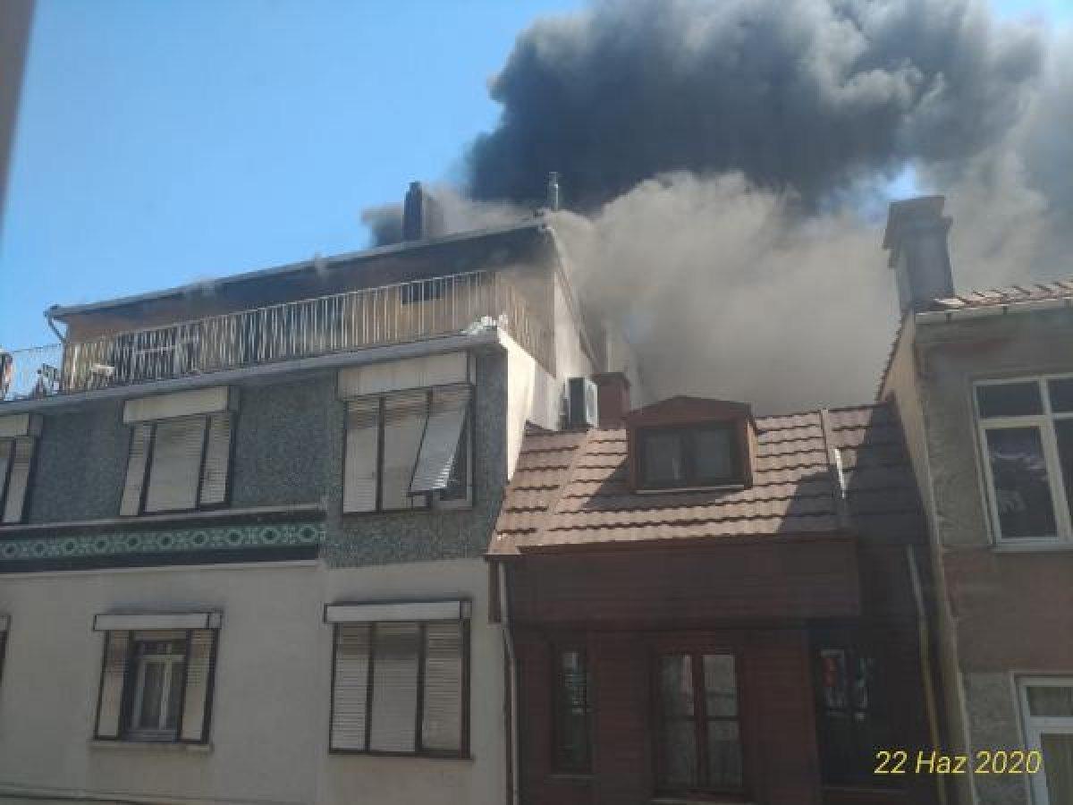 Sarıyer'de, yalının çatısında yangın çıktı