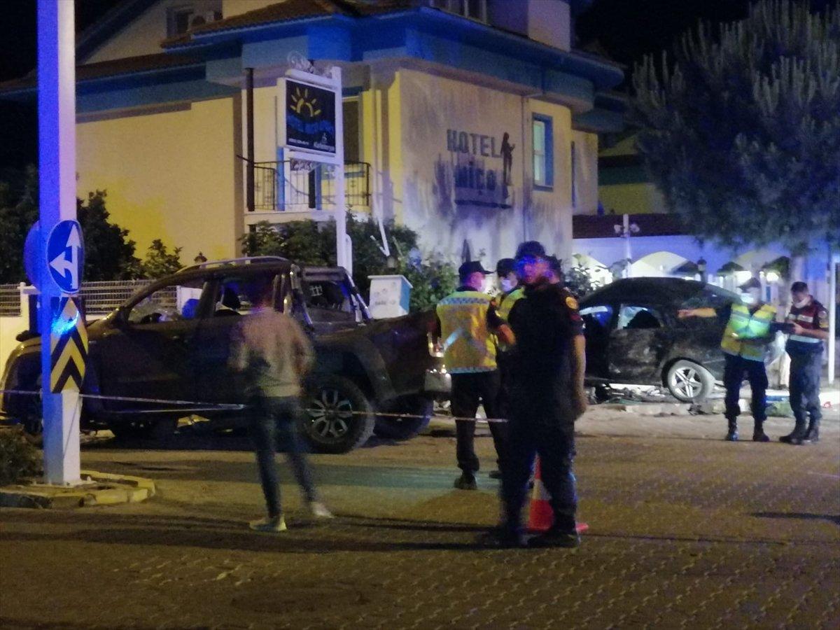 Muğla'da otomobil ile kamyonet çarpıştı: 1 ölü