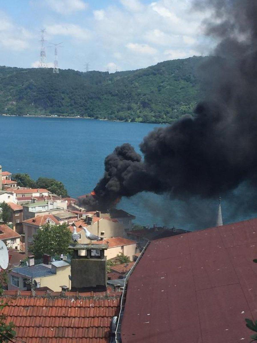 Sarıyer'de, yalının çatısında yangın çıktı