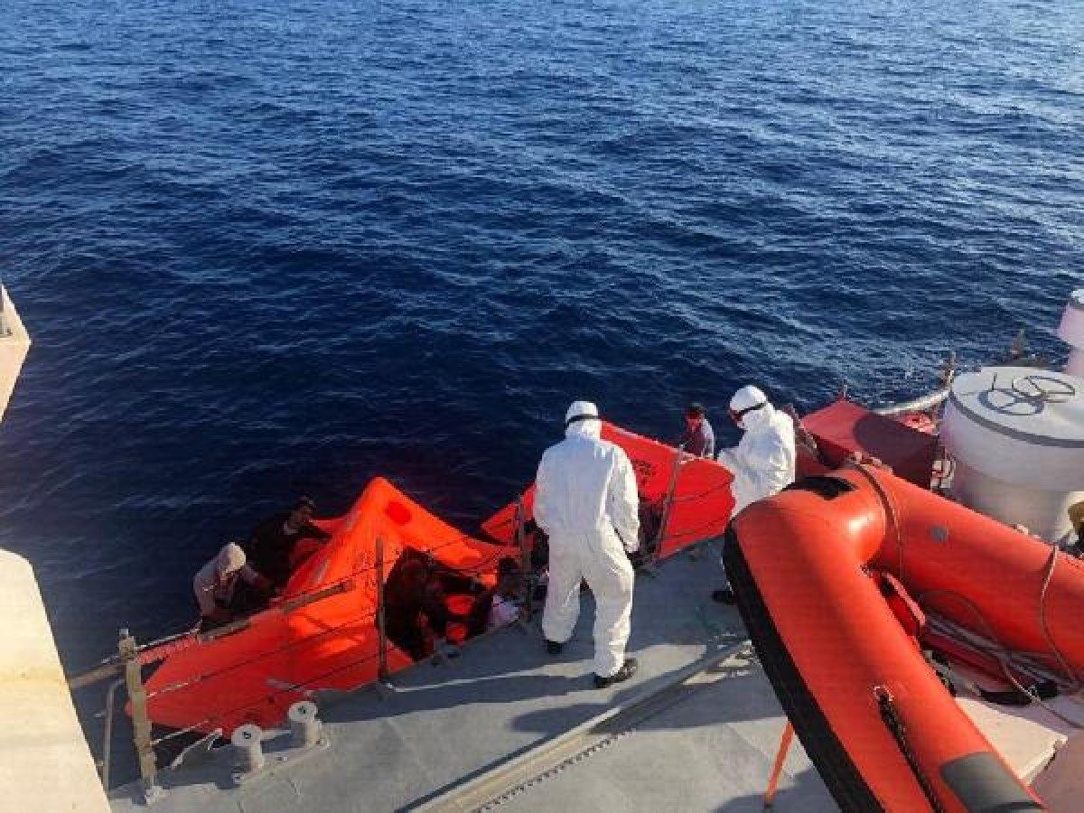 Yunanistan'ın ölüme terk ettiği 145 göçmen kurtarıldı