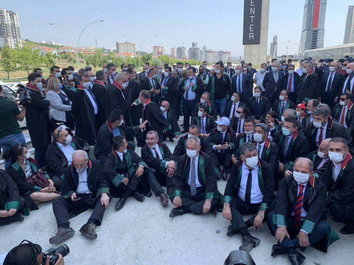 Adalet Bakanı Gül, yürüyen baro başkanlarını eleştirdi