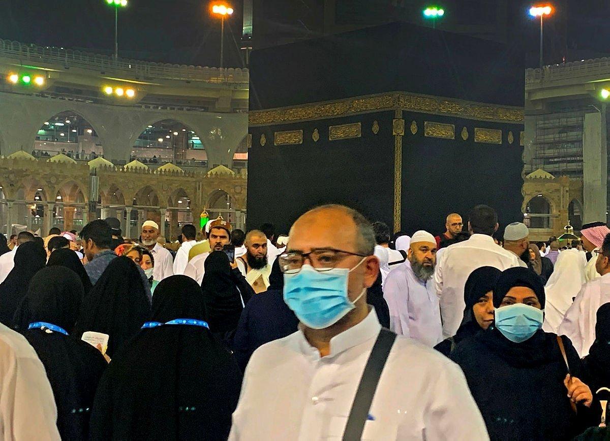 Suudi Arabistan bu yıl ülke dışından hacı kabul etmeyecek