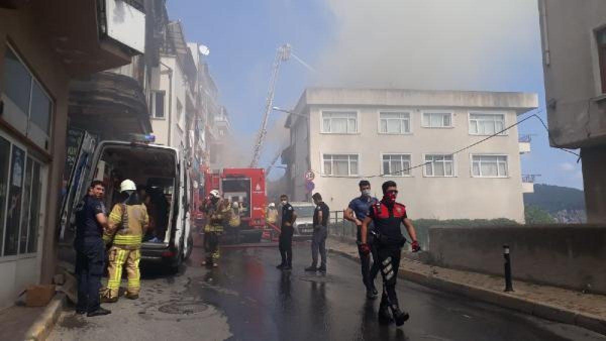 Sarıyer'de, yalının çatısında yangın çıktı