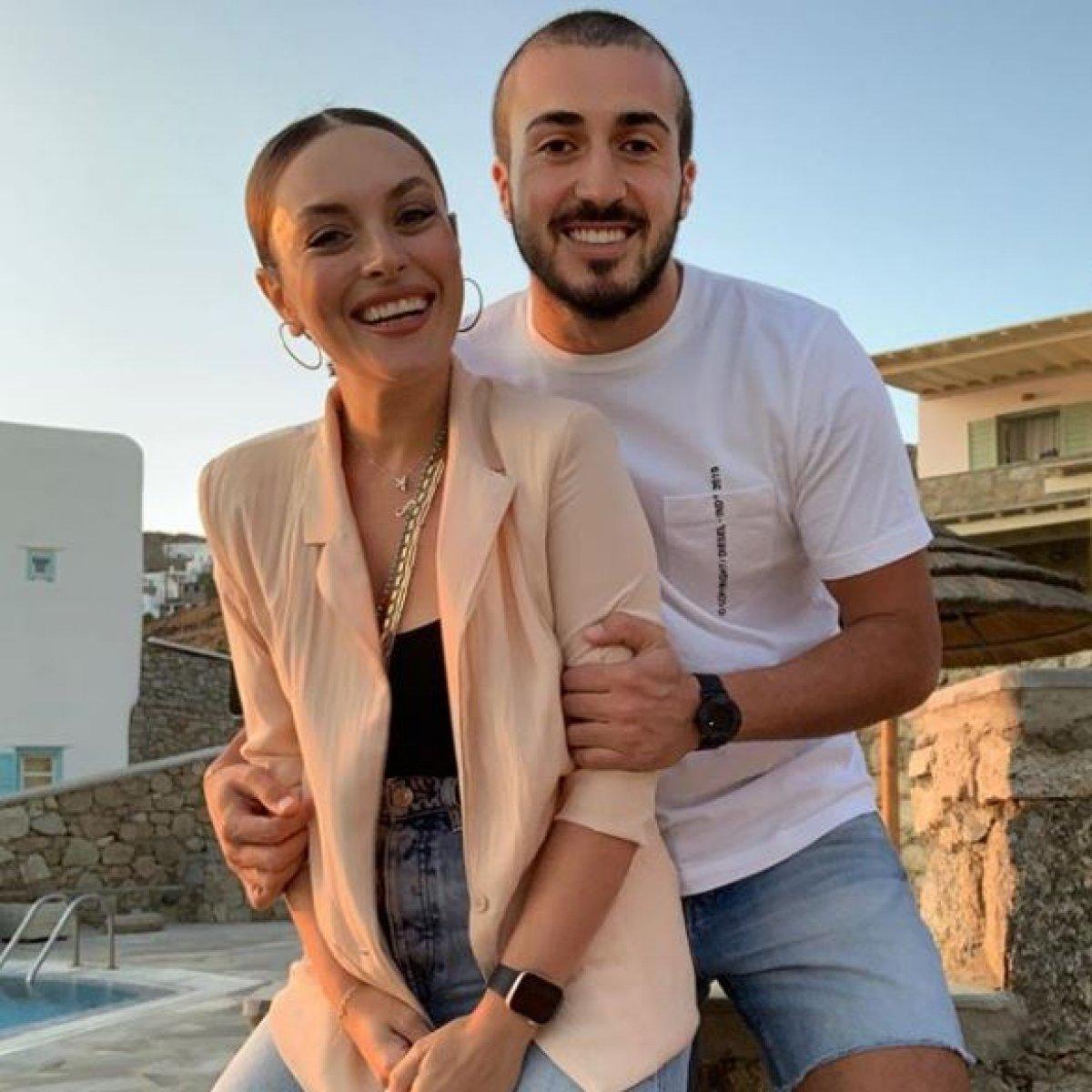 Ezgi Mola, tektaşı taktı