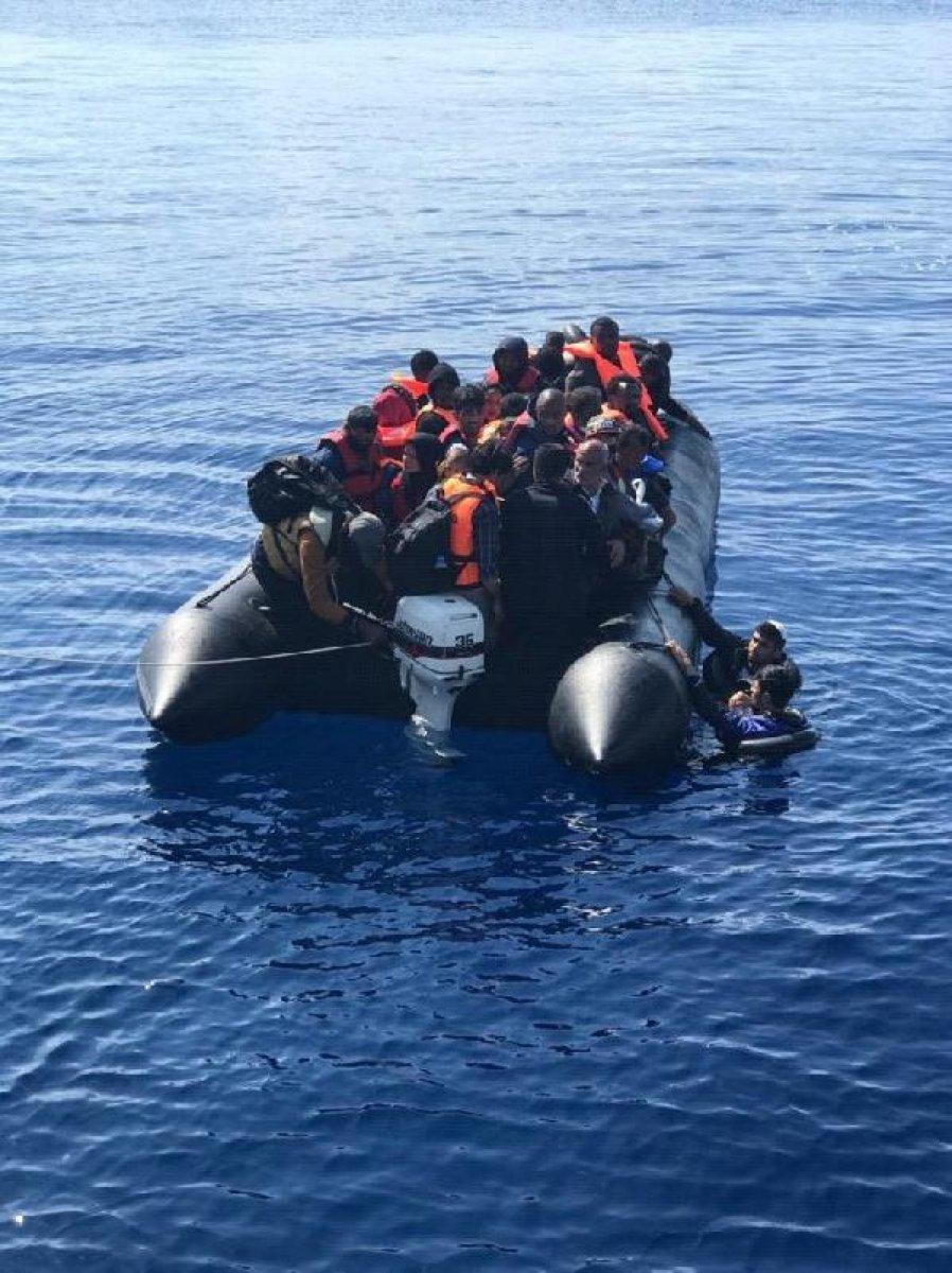 Yunanistan'ın ölüme terk ettiği 145 göçmen kurtarıldı