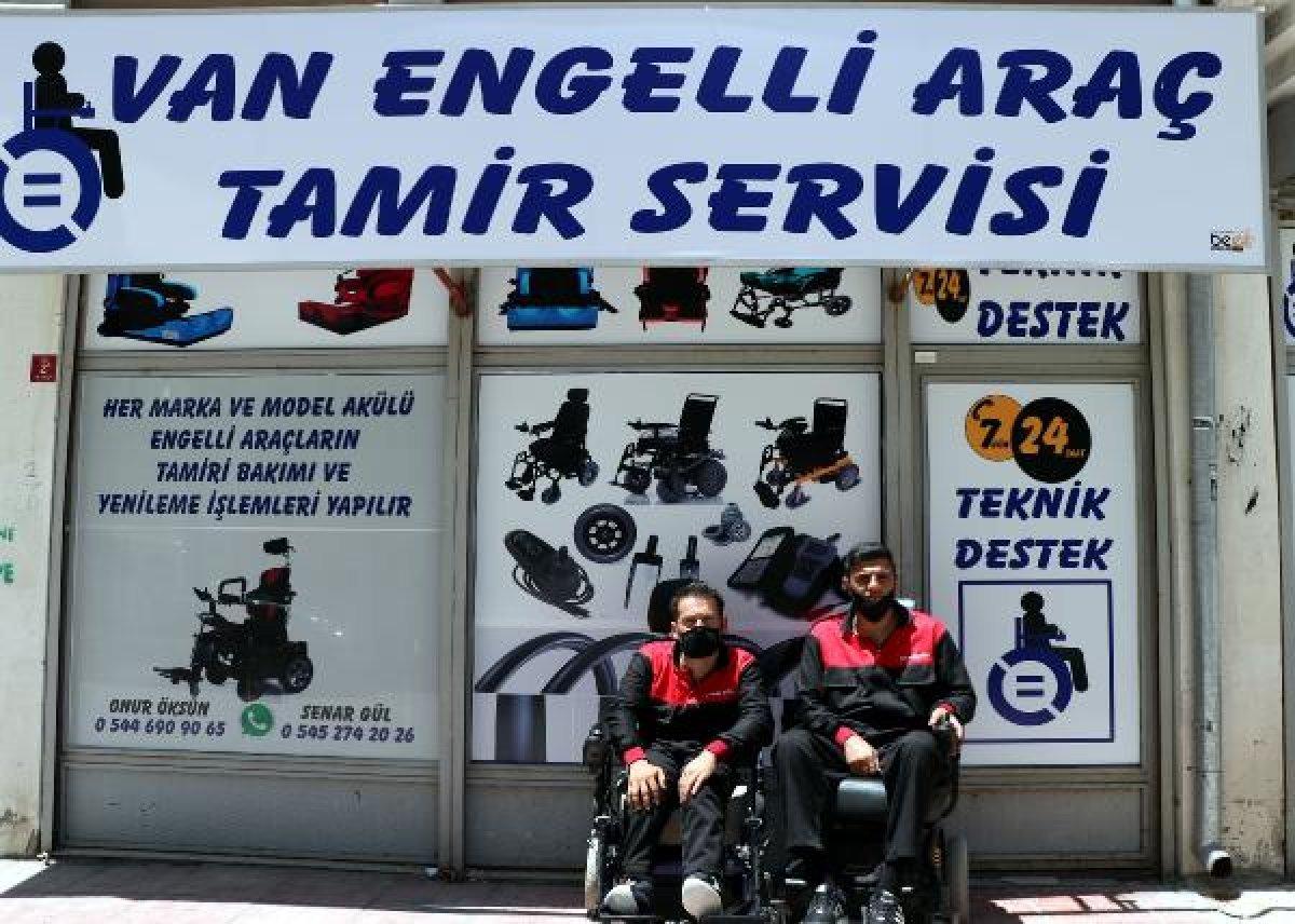 Van'da, kendisi gibi engellilerin araçlarını tamir ediyor