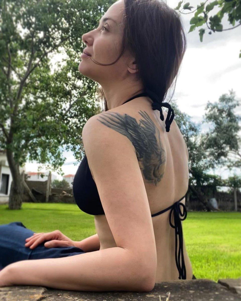 Deniz Uğur’dan bikinili poz