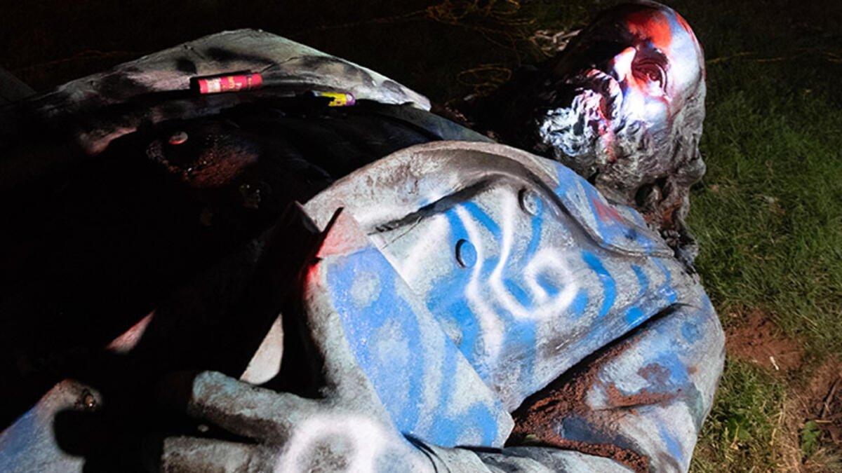 Trump'tan ırkçılık heykellerini yıkanlara tehdit