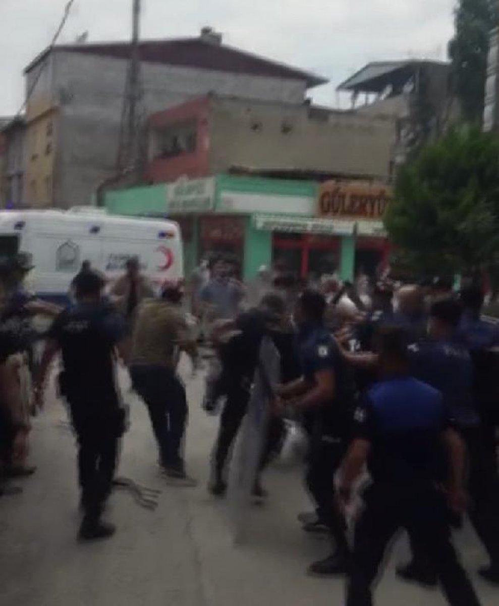 Bursa'da yıkım gerginliği: Polis ve zabıtaya saldırdılar