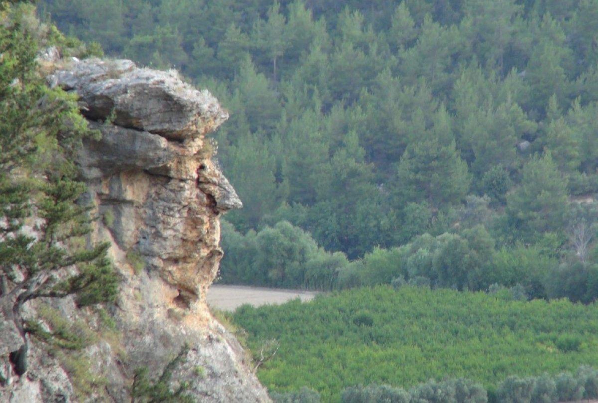 Mersin'de kayalığı Trump'a benzettiler