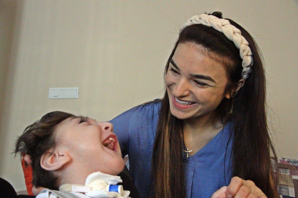 Antalya'da ağır hasta minik YouTuber'ı yüz binler izliyor